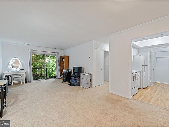 5th image of 18334 Streamside Dr APT 303
