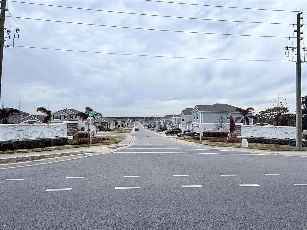 Building Photo - 824 Horsetail Dr