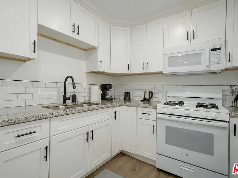 2417 S Budlong Ave #4 — Photo 8