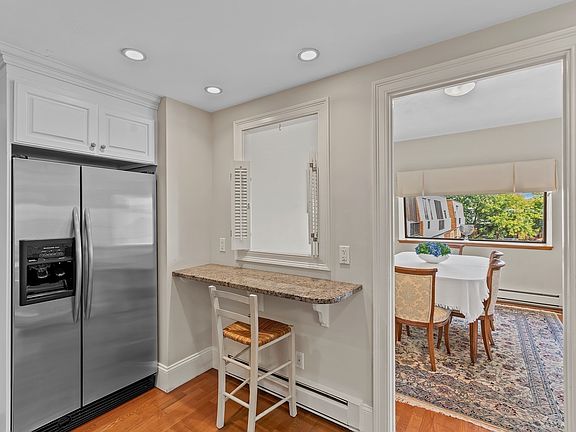 5th image of 75 Grove St APT 427