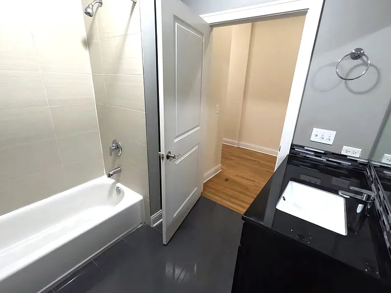2764 N Milwaukee Ave — Photo 35