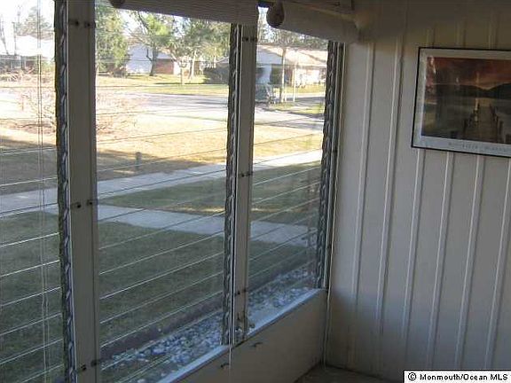 4th image of 1244 Hamilton Court #B