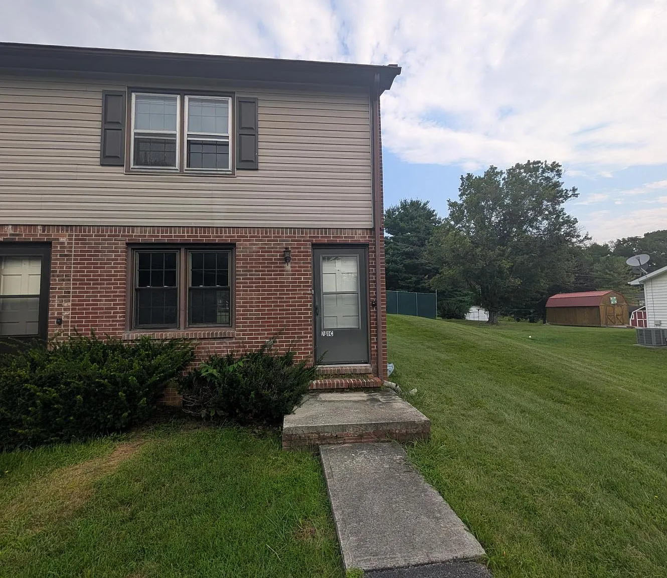 2 bed, $1,000 — Photo 1