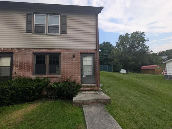 750 Rolling Hills Dr #C, Wytheville, VA 24382
