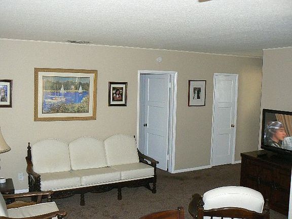 3rd image of 910 E Harvard Pl