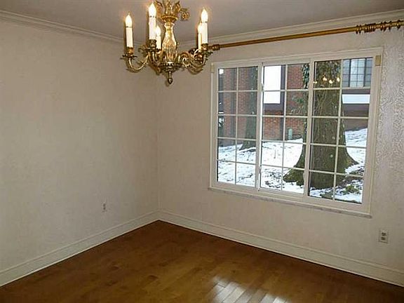 4th image of 611 Sewickley Heights Dr