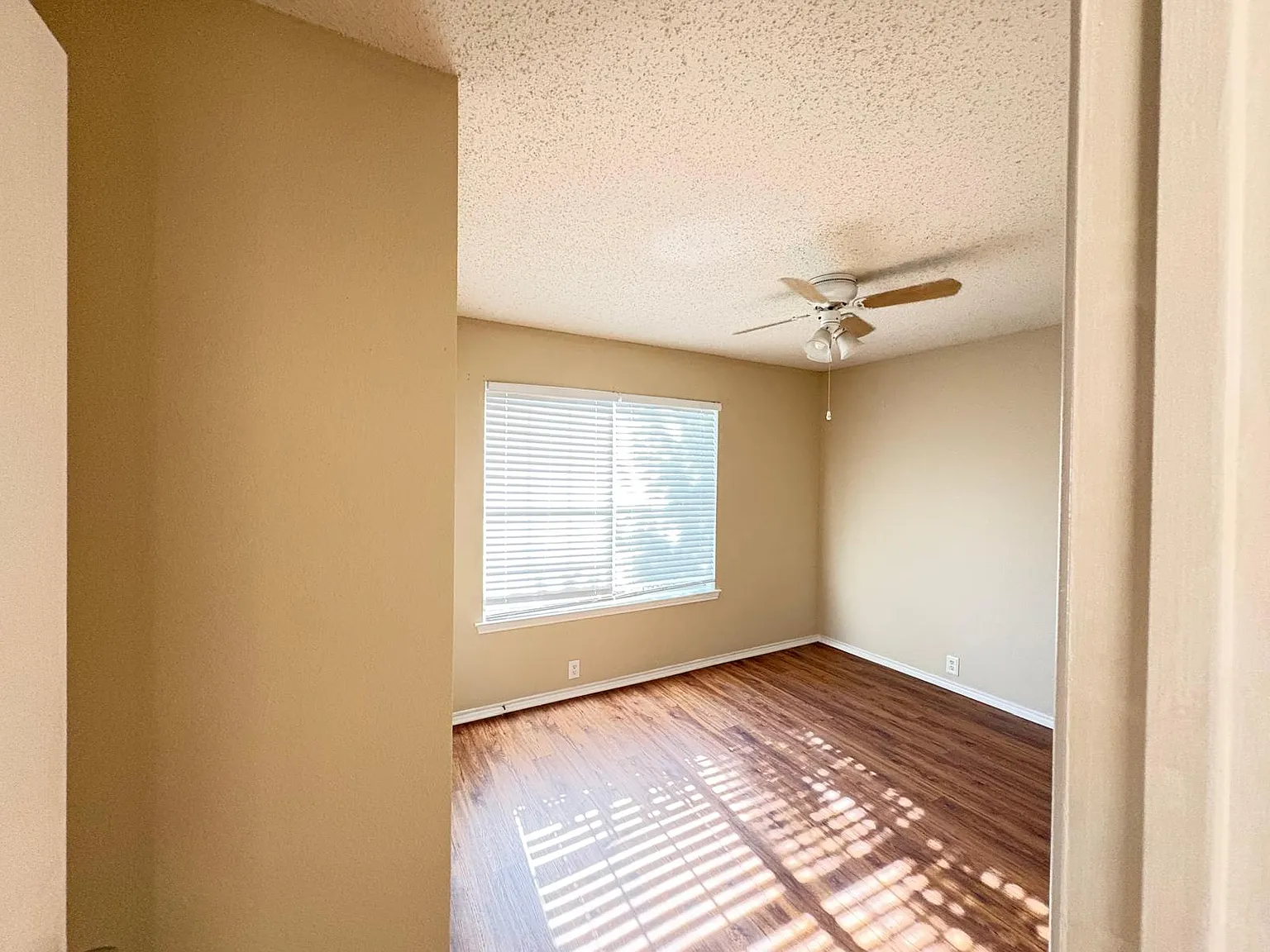 3 bed, 1395 sqft, $2,100 — Photo 3