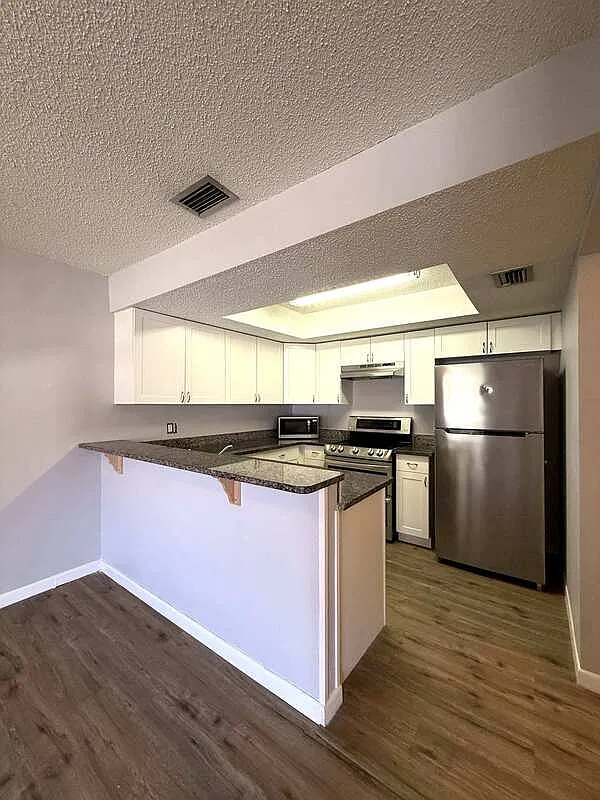 2 bed, 2.0 bath, 915 sqft, $1,550 — Photo 4