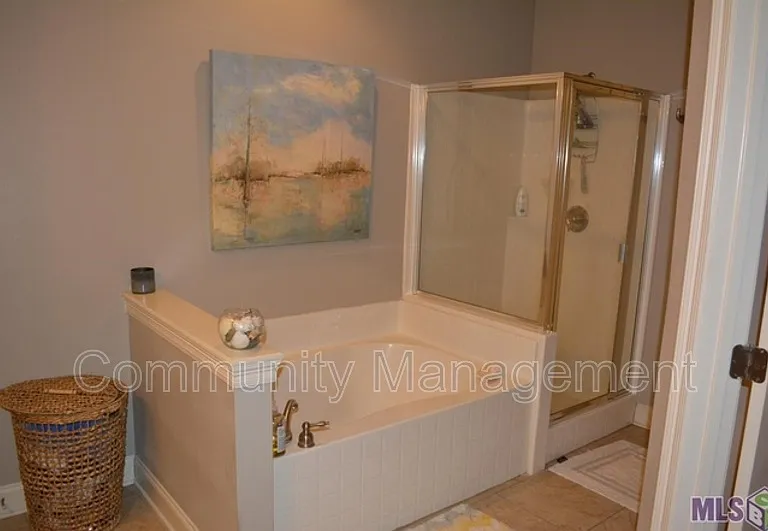 4637 Burbank Dr #506 — Photo 4