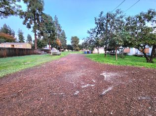 1428 J St, Sanger, CA 93657