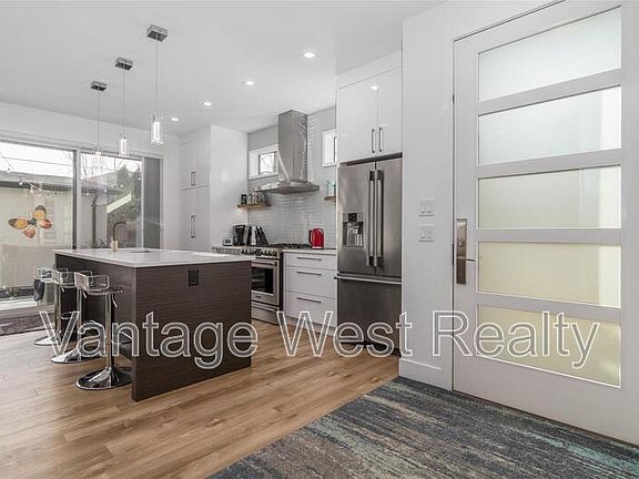 4th image of 1023 Wilson Ave