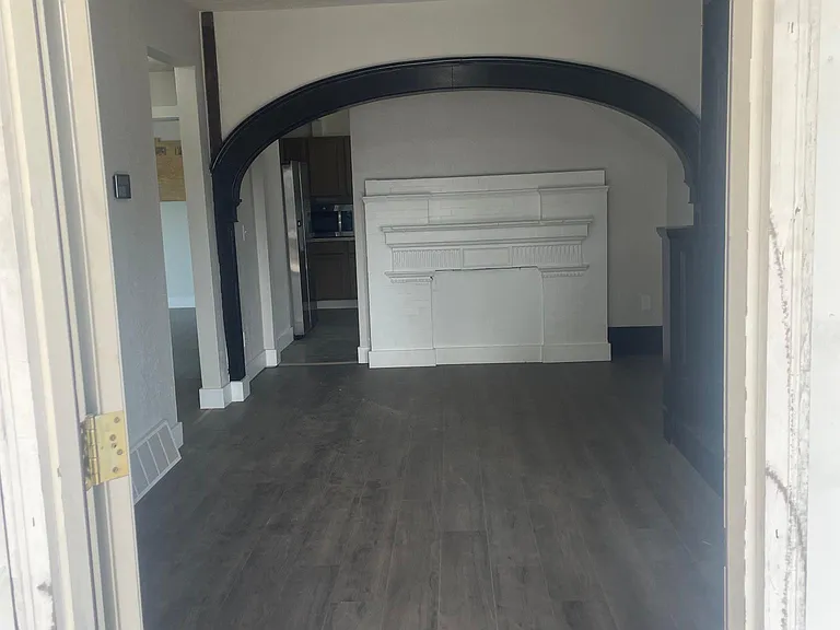 918 Elm St — Photo 3