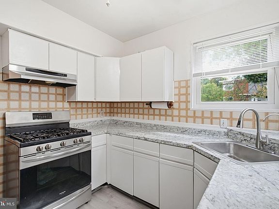 3rd image of 1821 Longfellow St