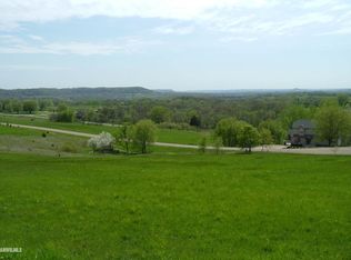 7 Columbine Trl, Galena, IL 61036