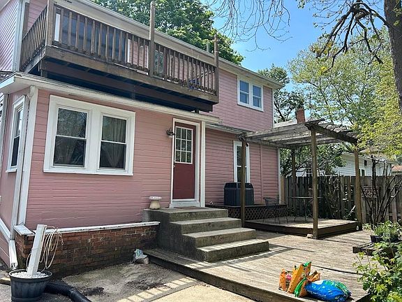 3rd image of 310 W 6th St