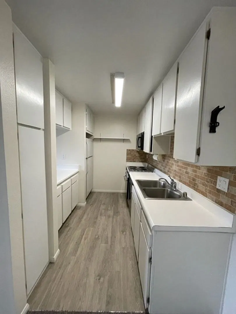 5700 Baltimore Dr — Photo 1