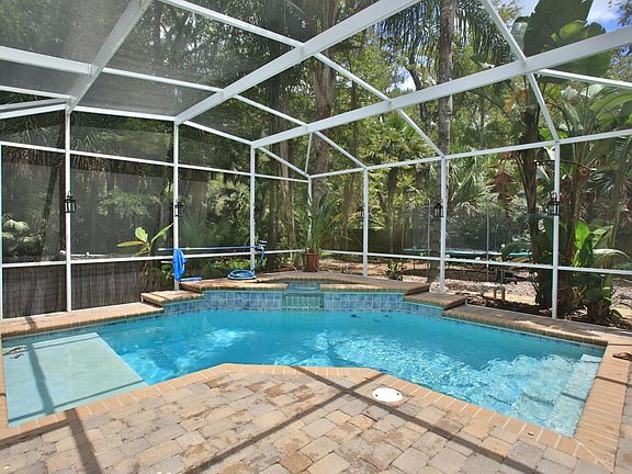 3rd image of 4015 Calusa Ln