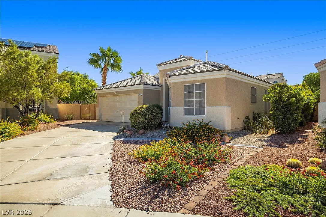 3 bed, 2.0 bath, 1230 sqft, $2,200 — Photo 3