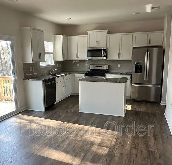 732 Fountain Park Blvd — Photo 2