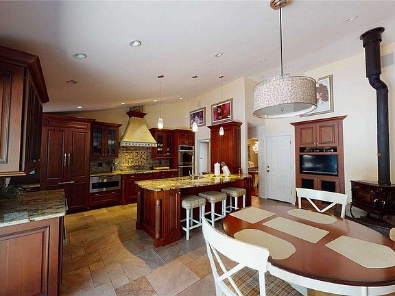 3rd image of 1 Broadhurst St