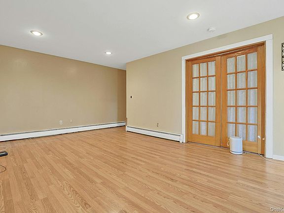 5th image of 205 Sneden Place W #205