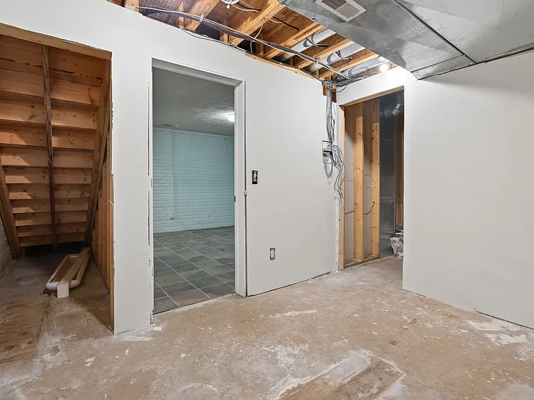 3 Ross Dr #6 — Photo 10