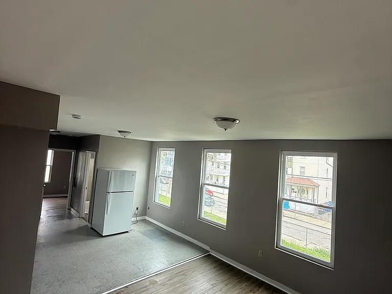 273-275 Rivet St #2E — Photo 5