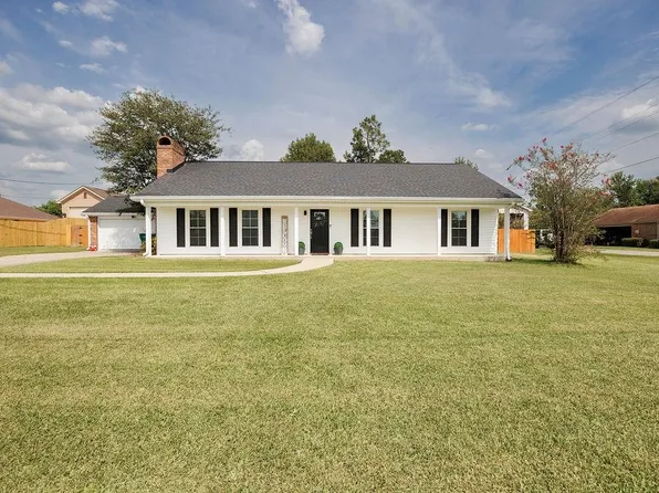 306 E Presidential Cir, Lake Charles, LA 70611