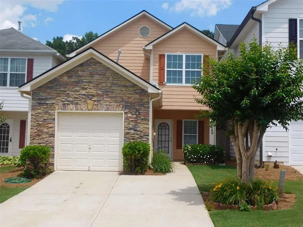 3 bed, 2.5 bath, $1,750 — Photo 2
