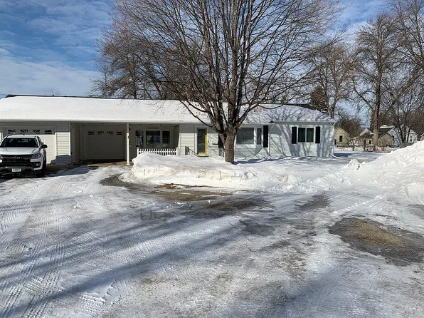 427 13th St N, Moorhead, MN 56560