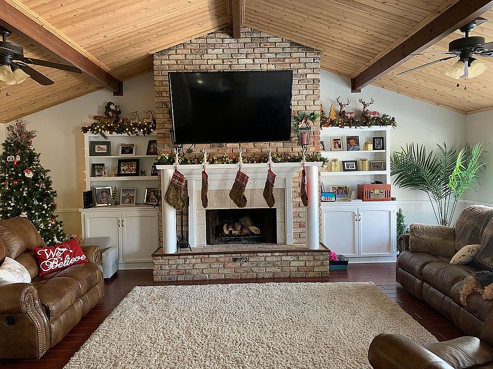 Livingroom with fireplace