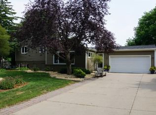 1704 James Rd, Mendota Heights, MN 55118