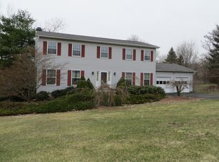 7 Hart Dr, Poughkeepsie, NY 12603