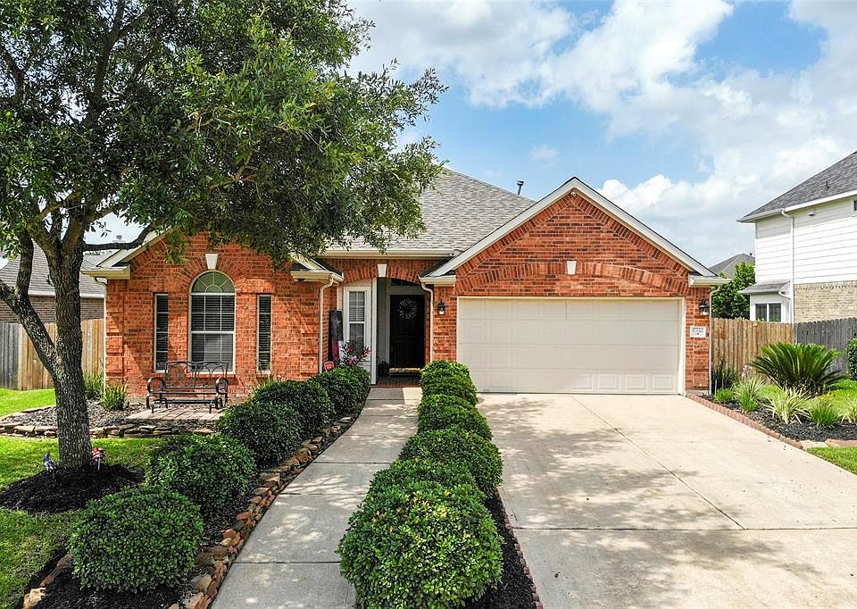 1st image of 17722 Lakes Of Pine Forest Dr