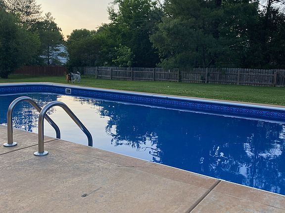 2nd image of 502 Canary Ln