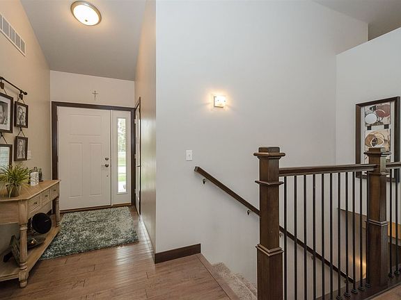 2nd image of 955 Olive Ct