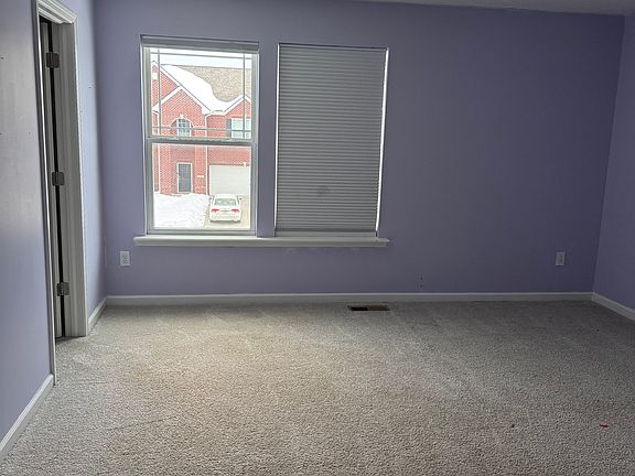 3rd image of 1082 Barberry Dr