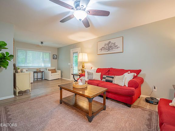 5th image of 104 Piedmont Cir