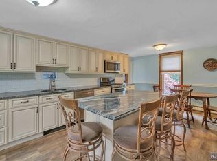 109 Brakeshoe Pl, Mahwah, NJ 07430
