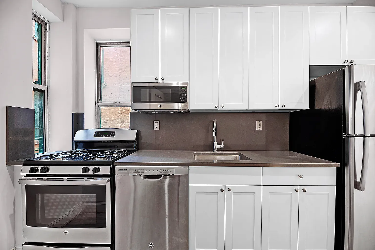 358 West 45th Street — Photo 2