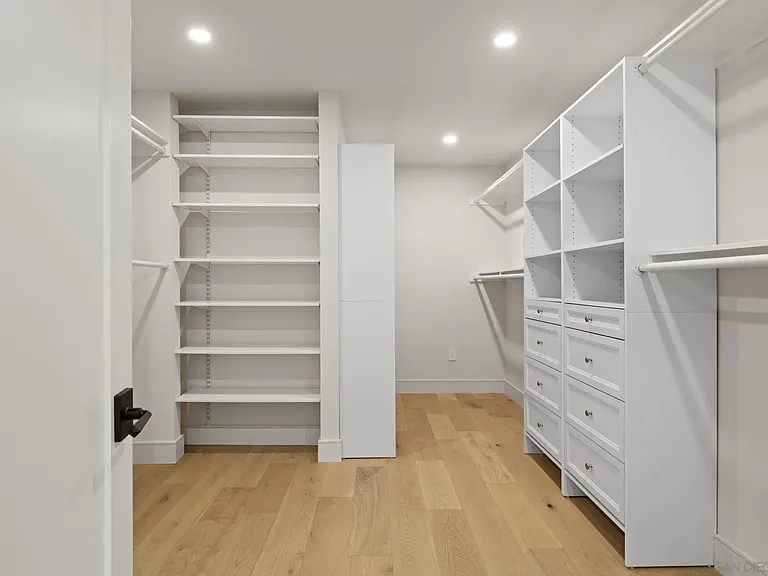 683 Marine View Ave — Photo 16