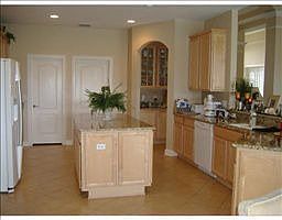 5th image of 849 Home Grove Dr