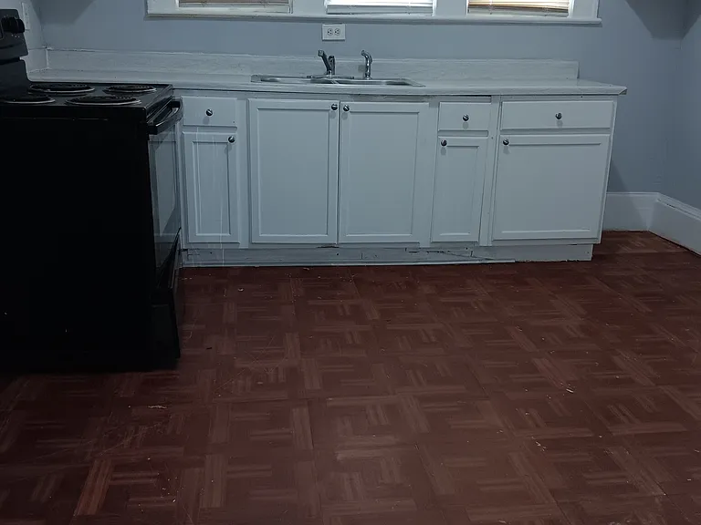 2938 Thomas St — Photo 5