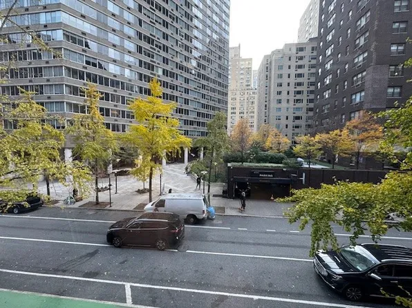 405 East 54th Street image 11 of 16
