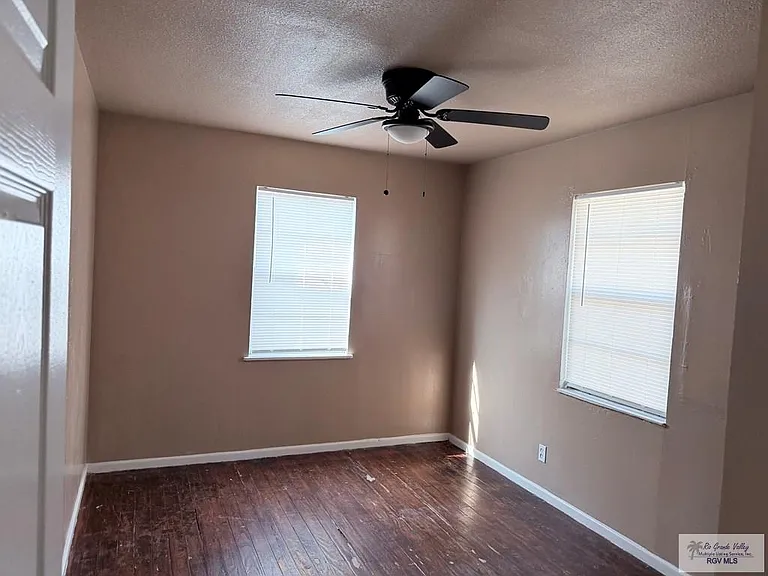 17 Midway Dr — Photo 5