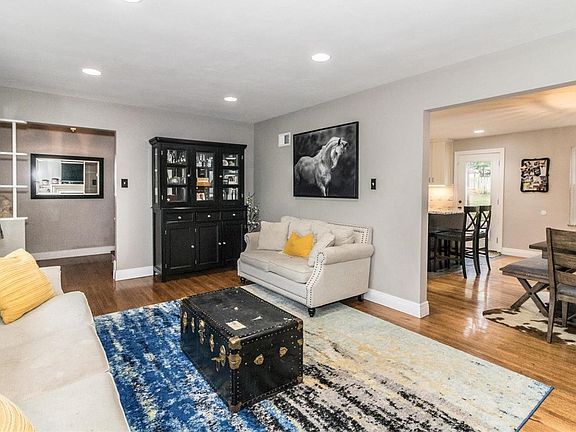 2nd image of 318 Longview Blvd
