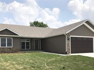 1916 Bent Creek Rd, Springfield, IL 62711