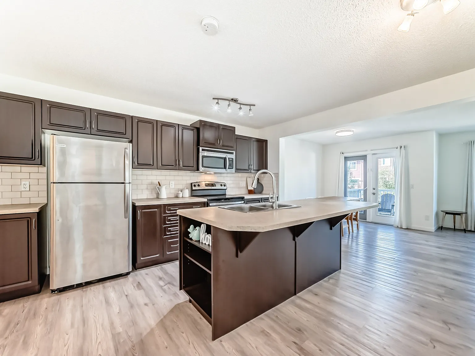 790 River Heights Crescent — Photo 4
