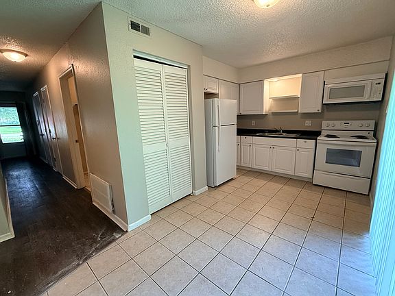 5th image of 804 NE Banner Dr APT B