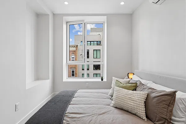 Bedroom, photo 1